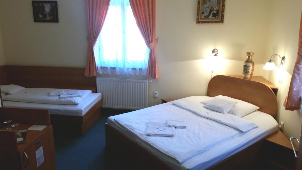 Penzion Zlaty Jelen Kosice Bagian luar foto