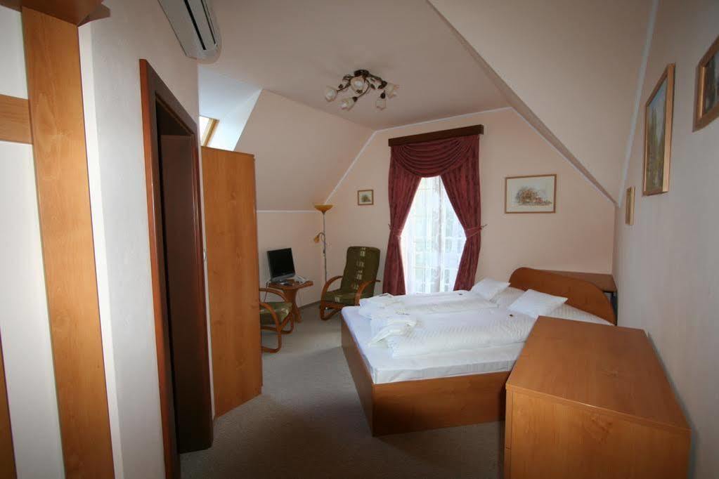 Penzion Zlaty Jelen Kosice Bagian luar foto
